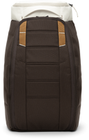 De iconische allrounder. De DB Journey Hugger Backpack combineert strak design met dagelijks gebruiksgemak.