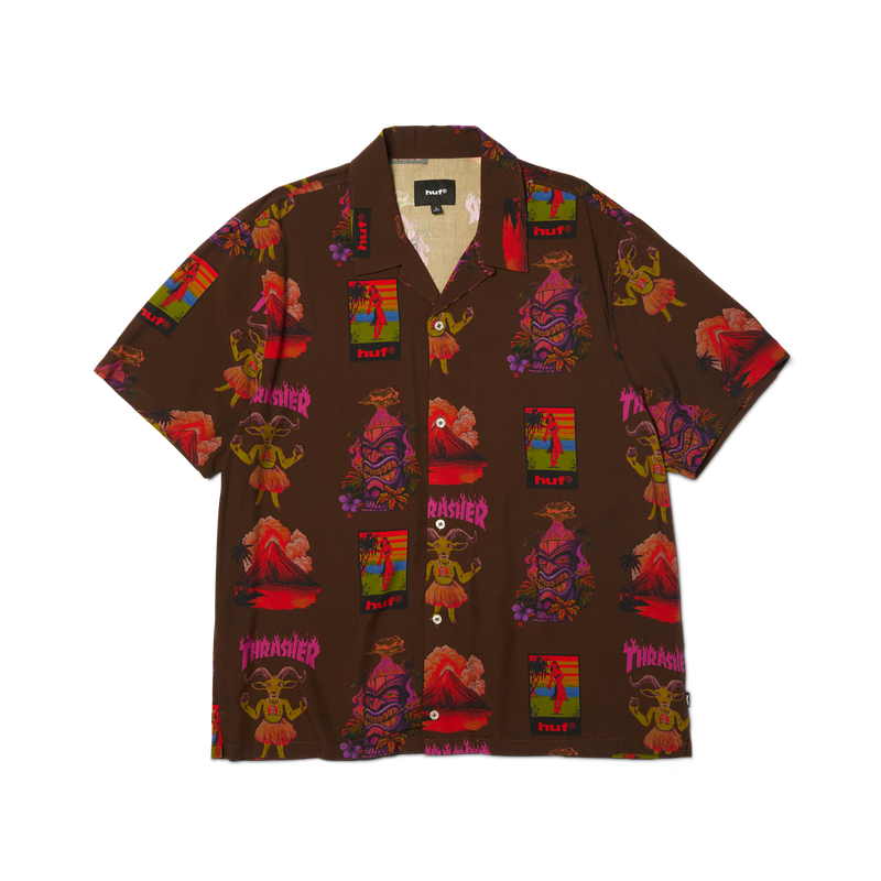 HUF x Thrasher Hawaiian Shirt – bruin overhemd met all-over HUF x Thrasher-print van tiki-maskers, vulkanen en dansers, gemaakt van zachte rayonstof
