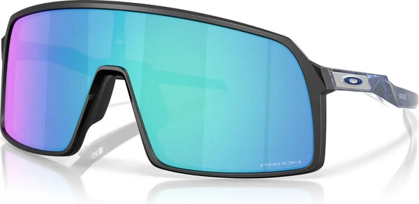 Koop de Oakley Sutro Fathom Collection Matte Black Prizm Sapphire veilig en snel bij Revert 95 online of kom hem passen in de winkel in Haarlem.