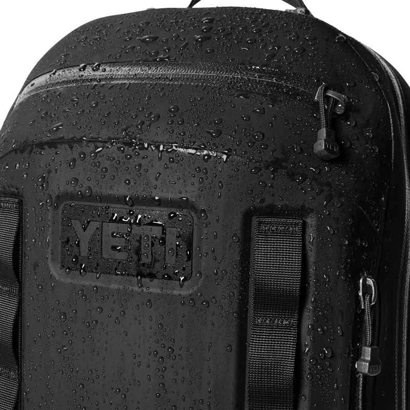 YETI Cayo 25L nodig? Deze 100% waterdichte backpack is ideaal voor regen, reizen & avontuur. Bestel 'm nu bij Revert 95 – officiële YETI dealer
