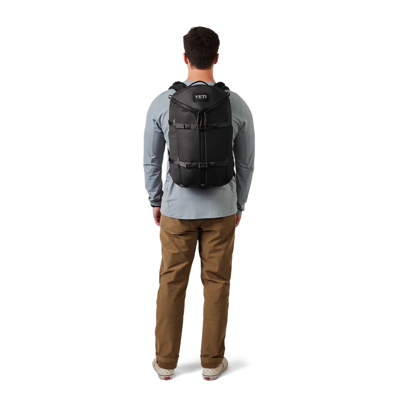 Bestel de YETI Ranchero 27L bij Revert 95. Robuuste backpack voor dagelijks gebruik, werk of weekend. Waterafstotend & comfortabel. Snelle verzending!