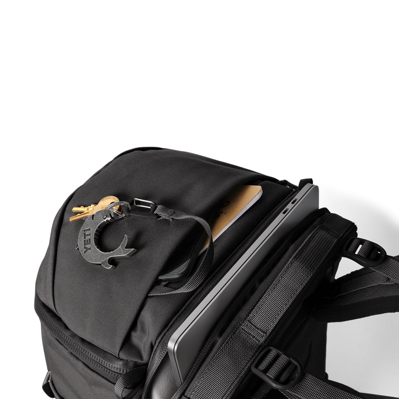Bestel de YETI Ranchero 27L bij Revert 95. Robuuste backpack voor dagelijks gebruik, werk of weekend. Waterafstotend & comfortabel. Snelle verzending!