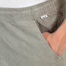 Bestel de Reflex Easy Short Baby Cord Grey Mint snel, gemakkelijk en veilig bij Revert 95. Bekijk onze website voor de hele Reell Denim collectie.