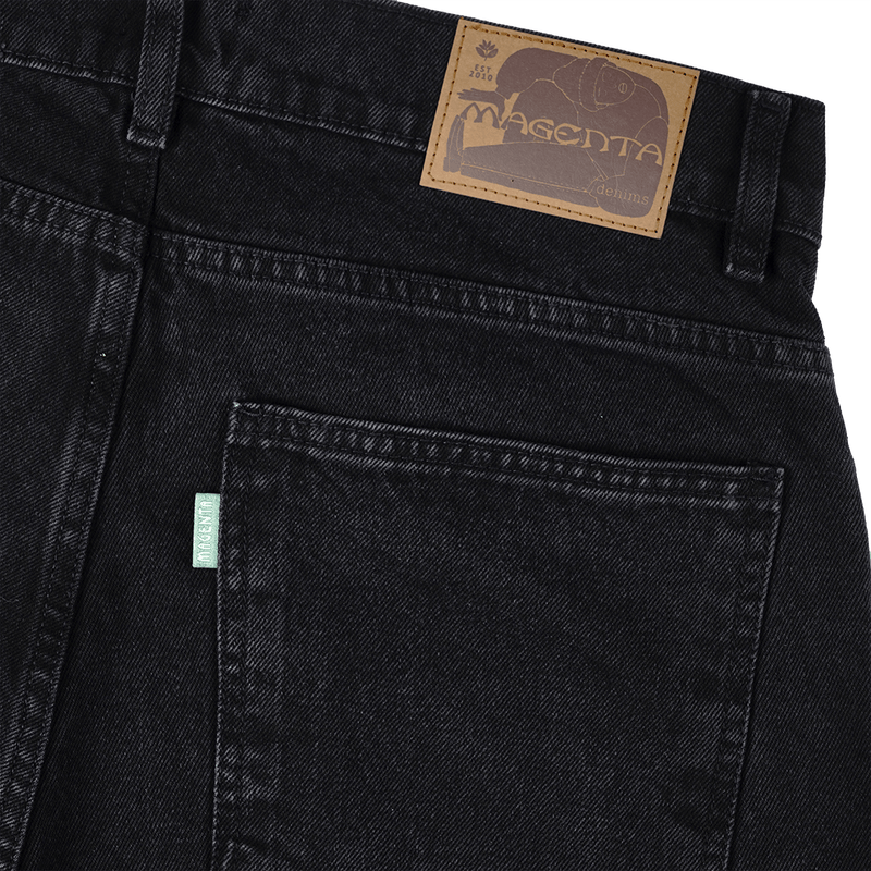 Magenta Skateboard denim jeans OG DENIM BLACK broek achterkant close-up Revert95.com