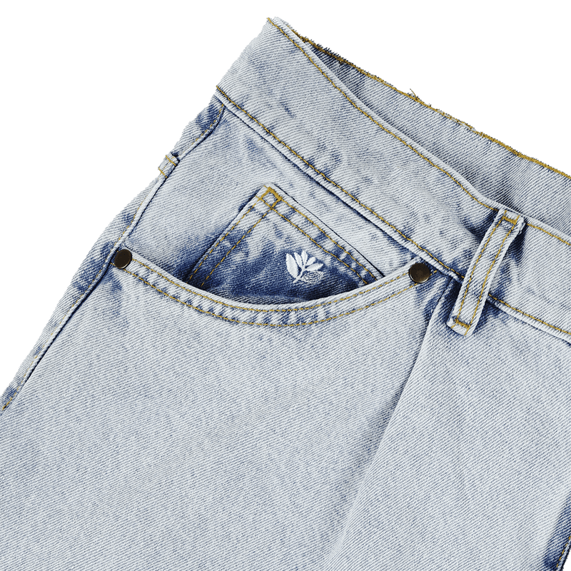 Magenta Skateboard denim jeans OG DENIM WASHED BLUE broek voorkant close-up Revert95.com