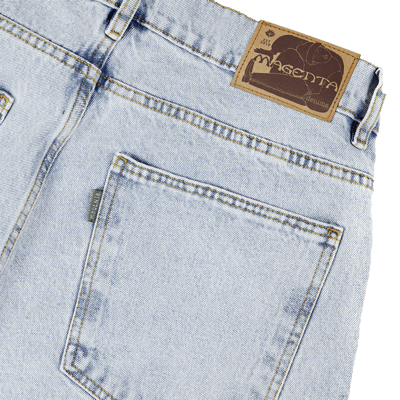 Magenta Skateboard denim jeans OG DENIM WASHED BLUE broek achterkant close-up Revert95.com