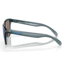 Oakley Frogskins Prizm Polarized Crystal Black Frame Prizm Sapphire Polarized Lenses zijkant