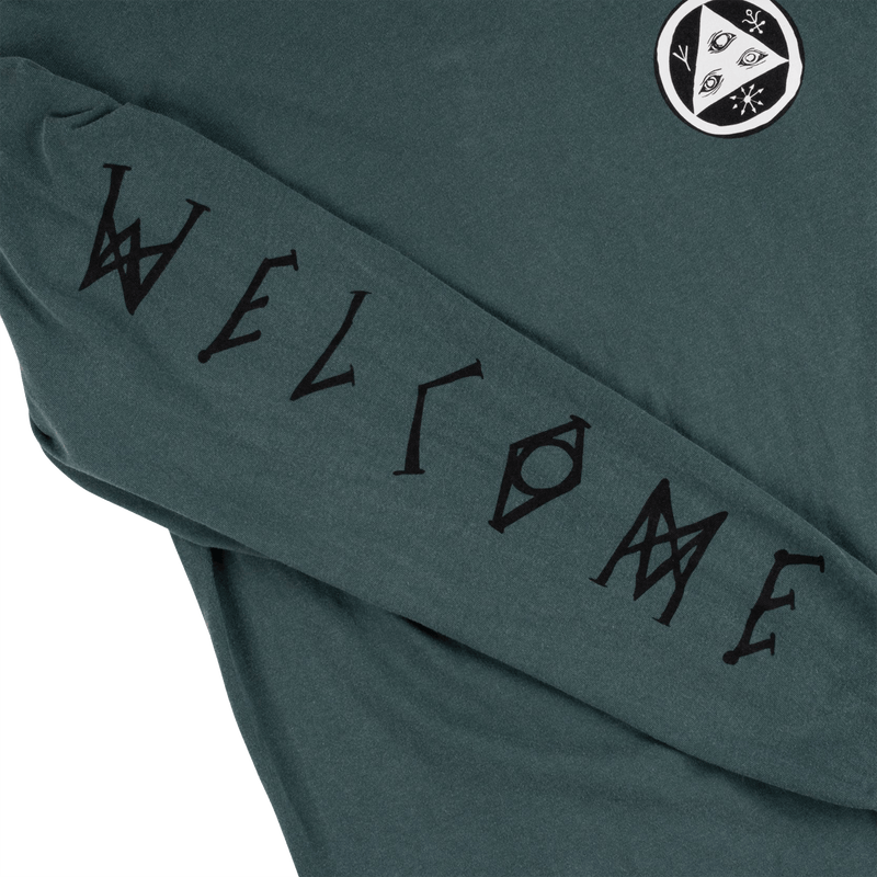Welcome Sloth Garment-Dyed Longsleeve T-shirt Spruce mouw close-up